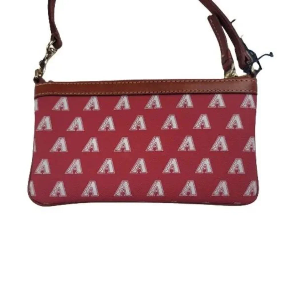 Dooney & Bourke reposhing this